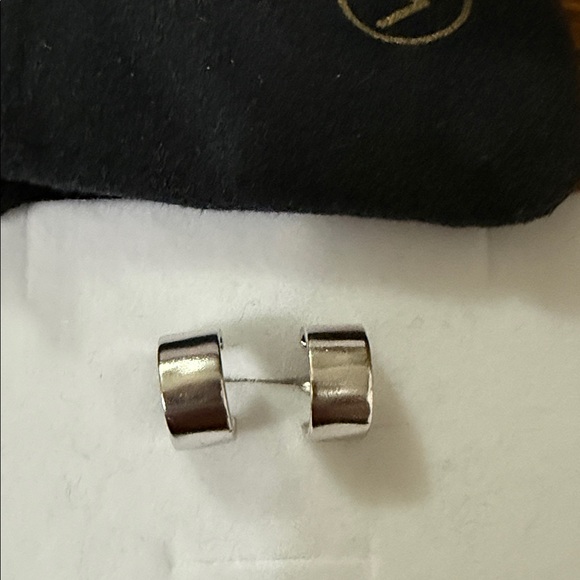 Mejuri Silver Boyfriend Mini Hoops - Picture 3 of 7